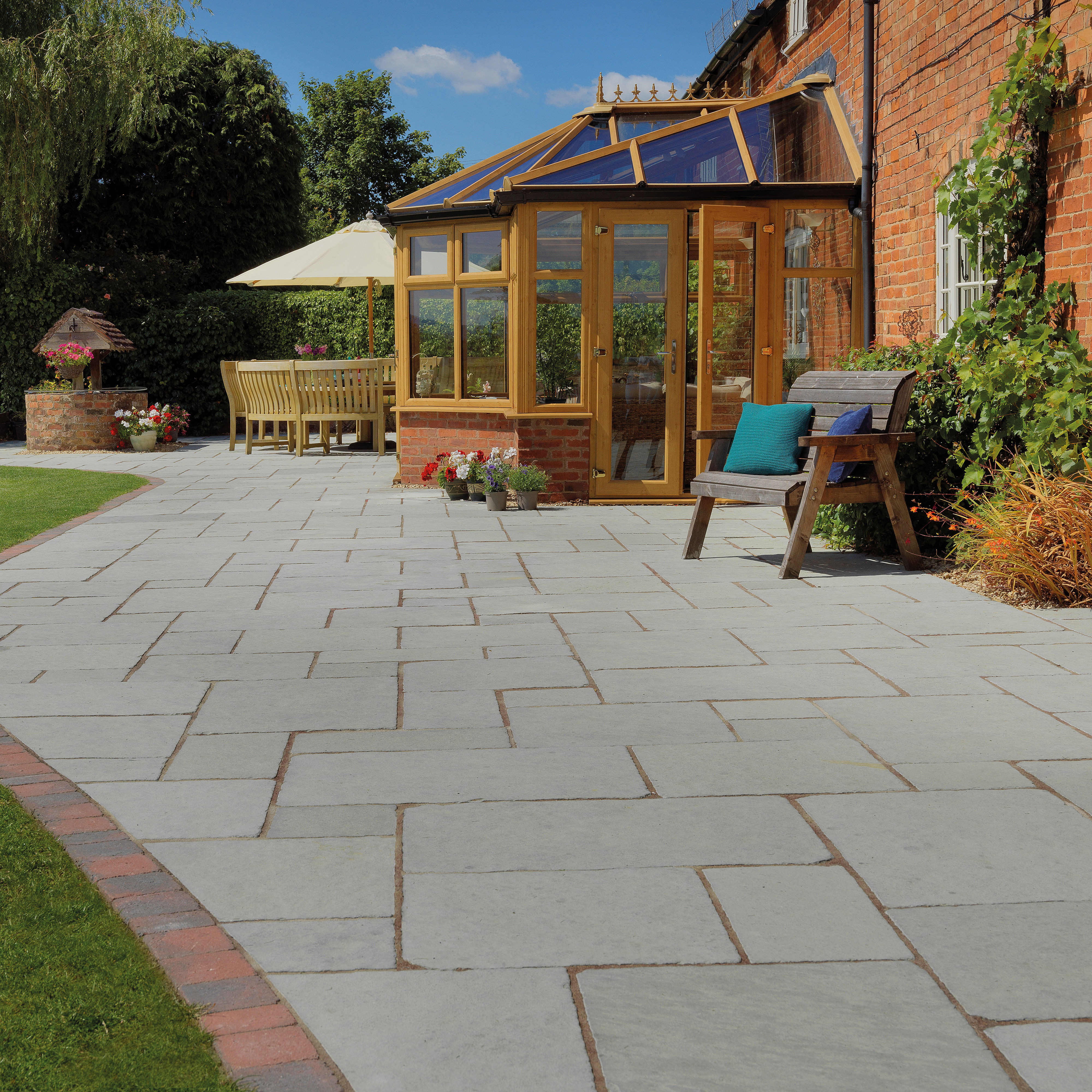 Pavestone Tudor Antique Calibrated Limestone Paving Project Pack Denby 22mm (15m²)